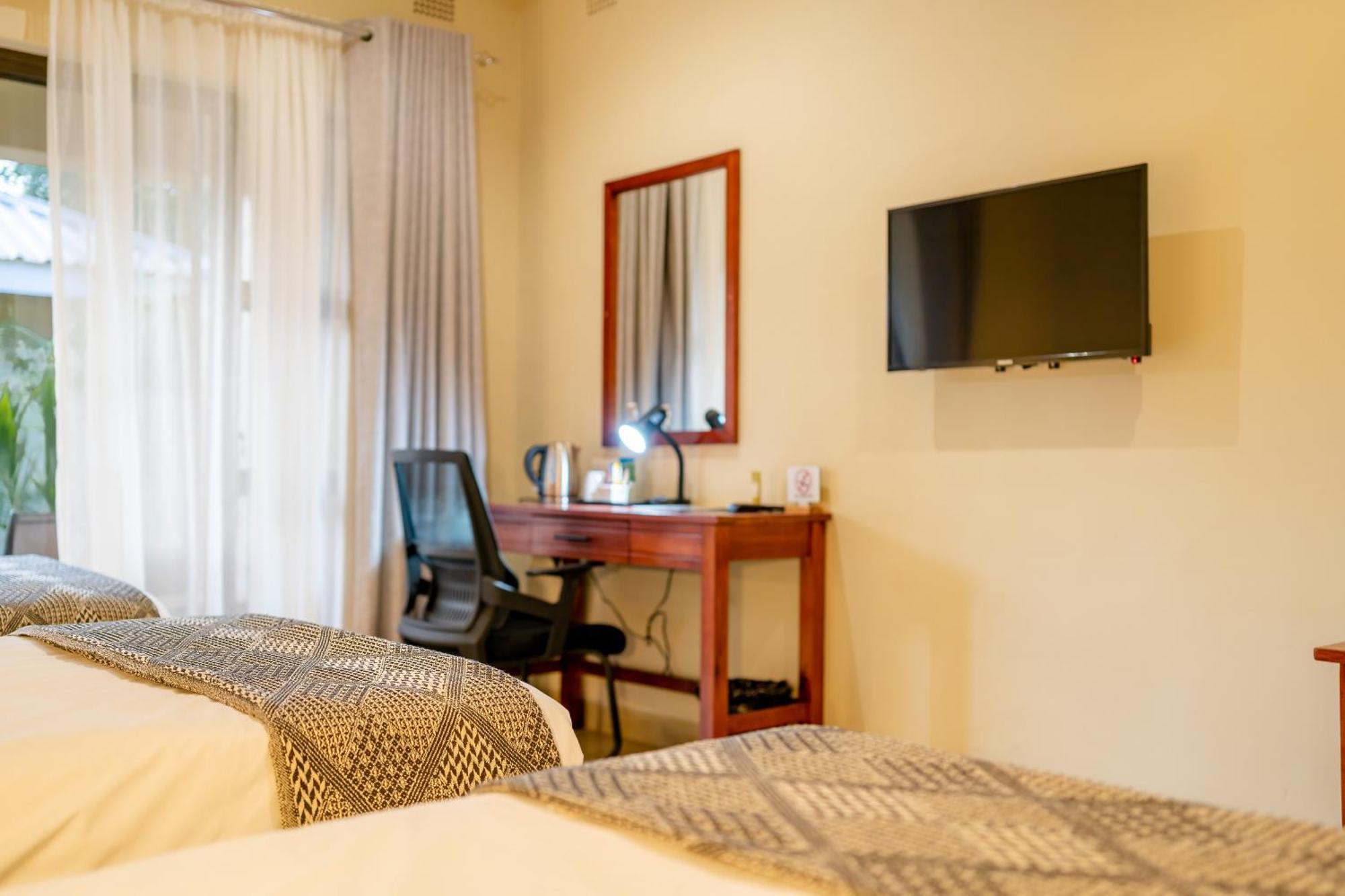 The Shrub Lodge Victoria Falls Ngoại thất bức ảnh