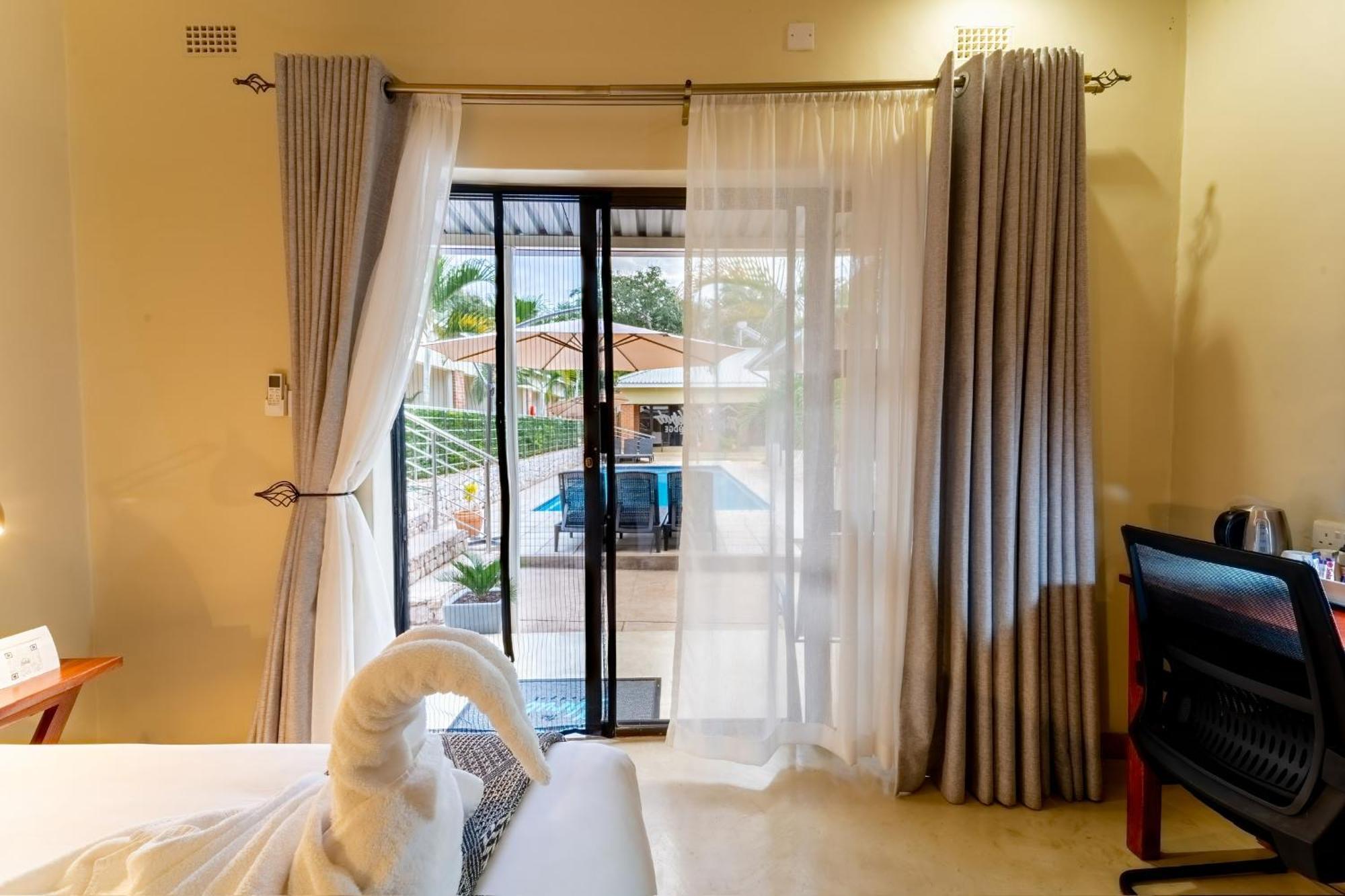 The Shrub Lodge Victoria Falls Ngoại thất bức ảnh